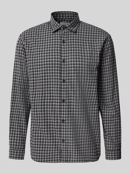 Produktfoto, Regular Fit Freizeithemd mit Kentkragen Modell 'CARTER' von JACK & JONES in Schwarz-Weiß-Karo aus reiner Baumwolle, Knopfleiste, strukturierte Oberfläche