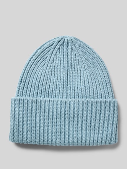 Produktfoto, lichtblauwe grofgebreide Mütze mit breitem Umschlag Modell 'Beky soft' van Someday, viscosemix, structuur en ribbels.