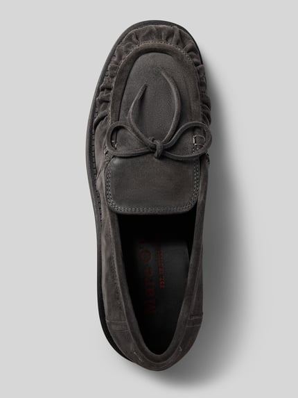 Produktfoto, Loafer aus echtem Rindsleder Modell 'Erin 3' von Marc O'Polo, dunkelgraues Leder mit Schleife, glatte und geraffte Texturen, Damen Loafer von Marc O'Polo