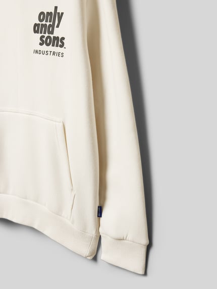 ONLY & SONS Bluza z kapturem o kroju regular fit z mieszanki bawełny model ‘HUDSON’ Złamany biały 2