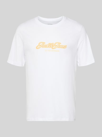 Produktfoto, weißes Regular Fit T-Shirt mit Logo-Print von JACK & JONES aus reiner Baumwolle, Rundhalsausschnitt, Rückenlänge 69 cm bei Größe M.