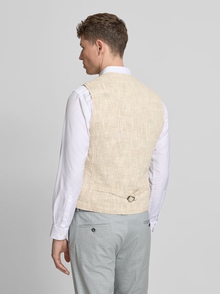 Männermodel trägt Weste mit V-Ausschnitt Modell 'Morley' von CG - Club of Gents aus Baumwoll-Mix, Regular-Fit, Rückansicht Ganzkörperansicht.