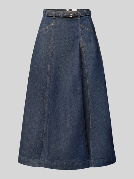 Produktfoto, spódnica jeansowa z paskiem Model 'RAYNE' od GUESS, Mieszanka bawełny z dodatkiem streczu, linia a, spódnica midi, wpuszczane kieszenie, zapięcie na haftkę i zamek błyskawiczny z tyłu, szerokość w rozmiarze 27: 37 cm, całkowita długość: 82 cm