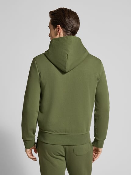 Männermodel trägt Regular Fit Sweatjacke aus Baumwoll-Mix von Polo Ralph Lauren in Optik: Unifarben, Materialverarbeitung: Sweat, Ganzkörperansicht Rückansicht.