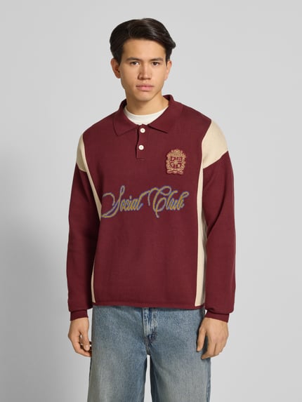 PROHIBITED Strickpullover mit Polokragen und Label-Patch Bordeaux 4