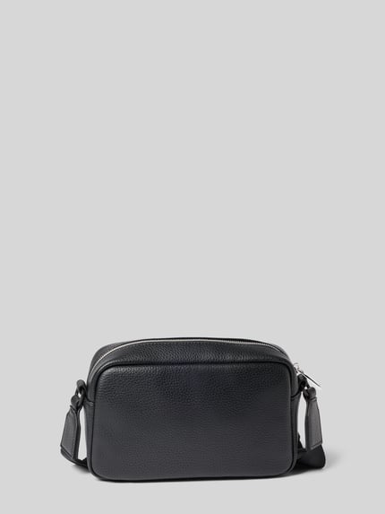 Produktfoto, schwarze Umhängetasche mit Label-Detail Modell 'Ray EVO_EW Crossbody' von BOSS, glatte und leicht strukturierte Oberfläche, Herren Umhängetasche von BOSS
