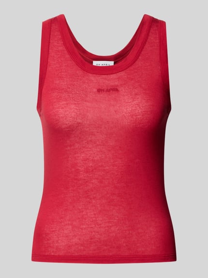 Produktfoto, rotes Tanktop mit Label-Stitching Modell 'Junie' von OH APRIL, Modal-Kaschmir-Mix, Slim Fit, Rundhalsausschnitt, glatte Textur, Rückenlänge S 44 cm