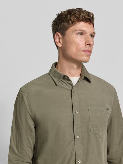GUESS Regular Fit Freizeithemd aus Feincord Dunkelgruen 3