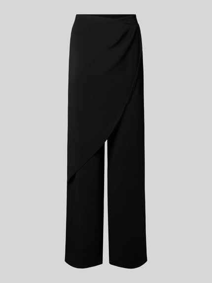 Produktfoto, Hose in Wickel-Optik von Gina Tricot in Schwarz, weiches Material mit Stretch, Regular Fit, Drapierungen, grauer Hintergrund