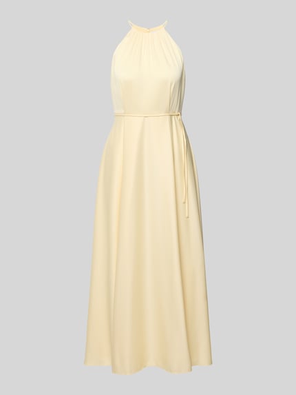 Produktfoto, Cocktailkleid aus Satin mit Bindegürtel von Jake*s Cocktail in Creme, A-Linie, Neckholder, glatte Oberfläche, volle Länge