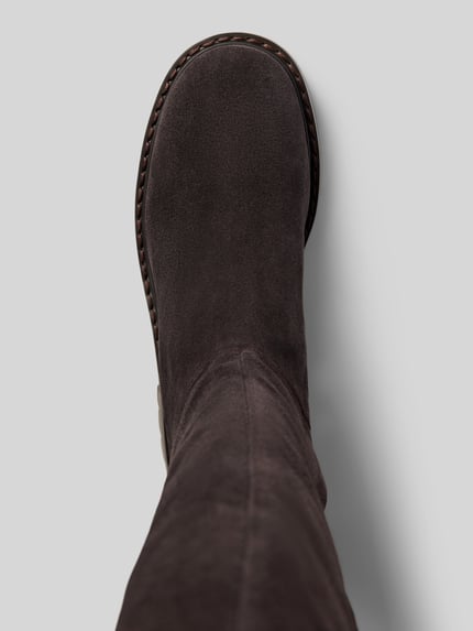 Produktfoto, Stiefel aus echtem Leder Modell 'ASHER' von MICHAEL Michael Kors, zaokrąglony kształt, asymetryczny krój, profilowana podeszwa, naturalna skóra, kolor ciemnobrązowy, zamek błyskawiczny z boku, wysokość obcasa 5 cm, wysokość cholewki 47 cm, szerokość w rozmiarze 40: 20 cm