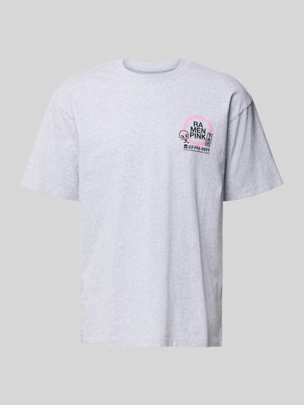 Productfoto, lichtgrijs T-shirt uit katoen model 'RAMEN PINK' van Edwin, rechte fit, ronde hals, heren, ruglengte maat M 70 cm
