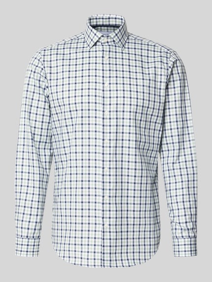 Produktfoto, Regular Fit Business-Hemd mit Kentkragen von Christian Berg Men in Karo-Design, Reine Baumwolle, Knopfleiste, Sportmanschetten, abgerundeter Saum, Rückenlänge 78 cm, Schulterbreite 47 cm, Ärmellänge 65 cm