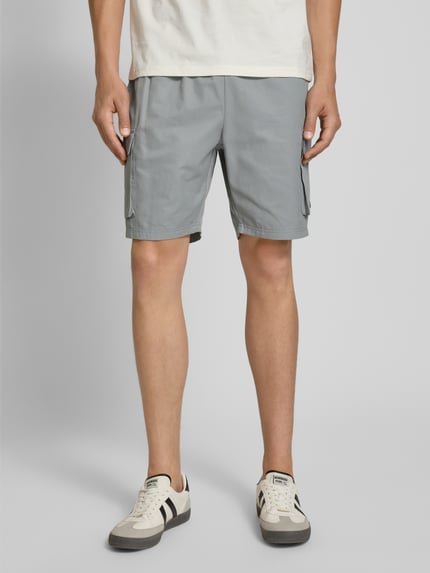 ellesse Regular Fit Cargoshorts mit Eingrifftaschen Modell 'UMANI' Mittelgrau 4