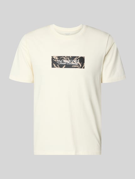 Productfoto, T-shirt met labelprint van Jack & Jones in crème, puur katoen, recht model, ronde hals, ruglengte bij maat M 67 cm.
