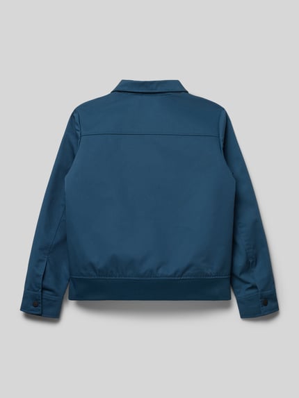Produktfoto, Regular Fit jack model 'Stevo' van CARS JEANS, materiaalmix met katoen, platte kraag, opgestikte zakken, ritssluiting, ruglengte maat 140: 48 cm, schouderbreedte: 37 cm, mouwlengte: 54 cm, blauwe kleur, effen structuur