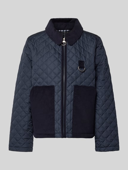 Produktfoto, granatowa Regular Fit Steppjacke mit aufgesetzten Seitentaschen Modell 'AYLESBY' von Barbour, damska pikowana kurtka