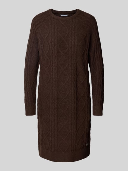 Produktfoto, Knielanges Strickkleid mit Zopfmuster Modell 'Sa44die' von ZABAIONE in Braun, gerader Schnitt, Rundhalsausschnitt, grobe Struktur