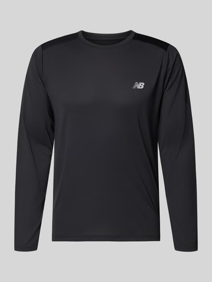 Produktfoto, Funktionsshirt mit Rundhalsausschnitt und Logo von New Balance, krój regular fit, bluzka z długim rękawem, okrągły dekolt, logo, długość tyłu w rozmiarze M: 72 cm, kolor czarny, gładka faktura