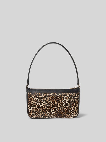 Produktfoto, Handtasche met label-print van Anine Bing, luipaardpatroon, ritsvak, draaghengsel, 23x13x4 cm, gestructureerd oppervlak.
