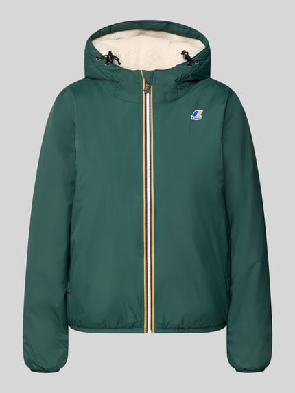 Produktfoto, grüne Regular Fit Jacke mit Logo-Print Modell 'CLAUDETTE' von K-WAY, sichtbare Kapuze und Reißverschluss, glatte Oberfläche