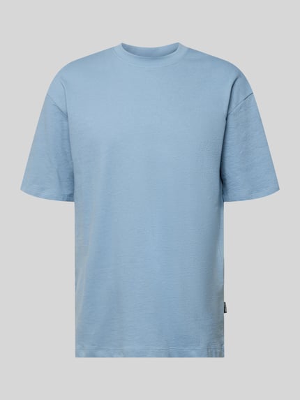 Produktfoto, hellblaues T-Shirt mit Rundhalsausschnitt Modell 'KAISER' von Blend aus reiner Baumwolle, Relaxed Fit, Vorderansicht.