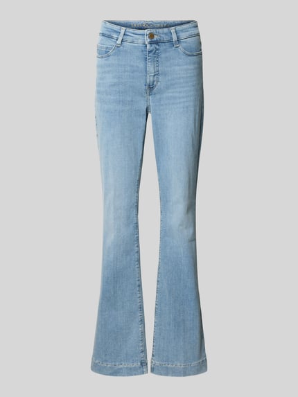 Productfoto, lichtblauwe Flared Fit Jeans uit katoen-elastaan-mix, 5-pocket-design, model 'DREAM' van MAC, statement-stitching achter.