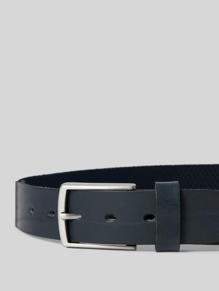Produktfoto, Gürtel mit Dornschließe von Lloyd Men's Belts in Dunkelblau, klassische Passform, matte glatte Struktur, Breite 124 cm bei Größe 110.