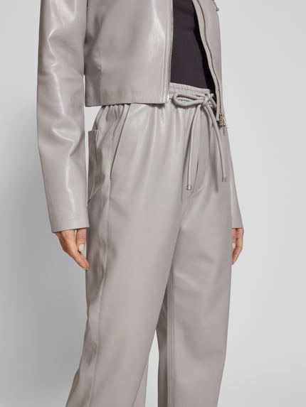 Nanushka relaxed fit stoffen broek in leerlook Lichtgrijs - 3