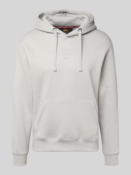 Produktfoto, Relaxed Fit Hoodie aus Baumwoll-Mix mit Label-Detail von Alpha Industries in Hellgrau mit Känguru-Tasche und Kapuze, Herrenmode