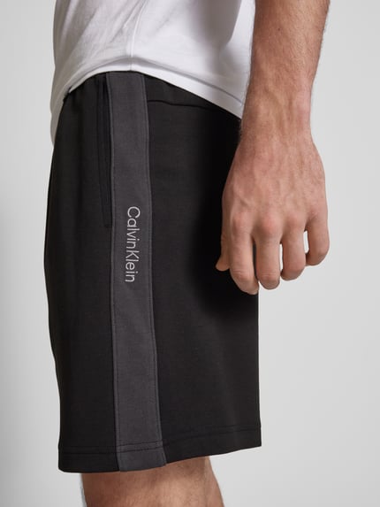 Calvin Klein Jeans Regular Fit Shorts mit angedeutetem Eingriff Black 3