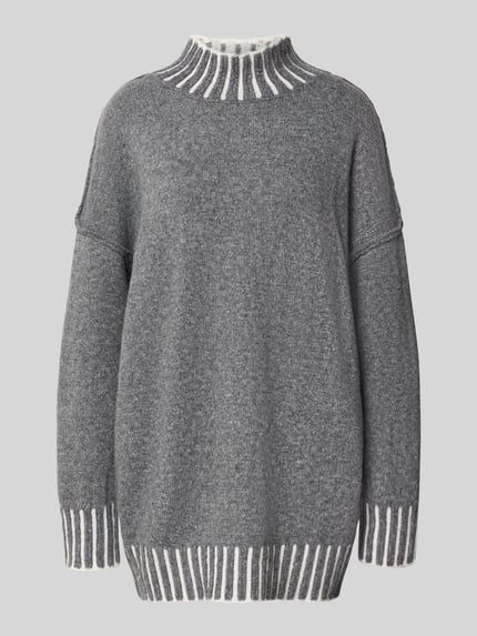 Produktfoto, Strickpullover mit Stehkragen und überschnittenen Schultern von Apricot, relaxed Fit, Two-Tone, grau mit weißen Akzenten, gestrickte Textur