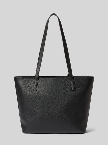 Produktfoto, Shopper mit Label-Detail Modell 'LOHJA' von Seidenfelt in Schwarz, Hauptfach mit Reißverschluss, strukturierte Textur, Lange Tragegriffe, Anhänger, Reißverschlussfach innen, Breite 41 cm, Länge 29 cm, Tiefe 68 cm, Länge Schulterriemen 12 cm.
