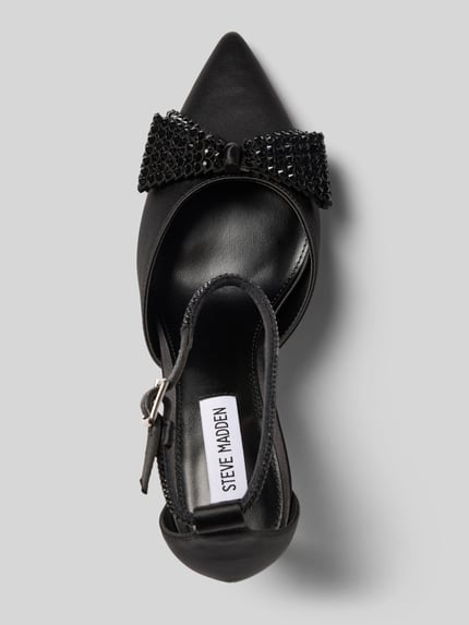 Produktfoto, Brautschuhe mit Strasssteinen Modell 'Last Dance' von Steve Madden in Schwarz, spitz zulaufend, Zierschleife, Pfennigabsatz, 9 cm hoch, dünner Riemen mit Dornschließe, glatte Textur.