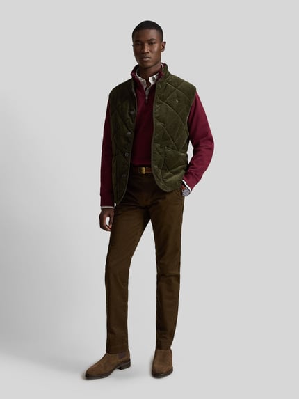 Mężczyznamodel nosi proste spodnie z mieszanki bawełny Gerade Hose aus Baumwoll-Mix von Polo Ralph Lauren, pełny widok z przodu.