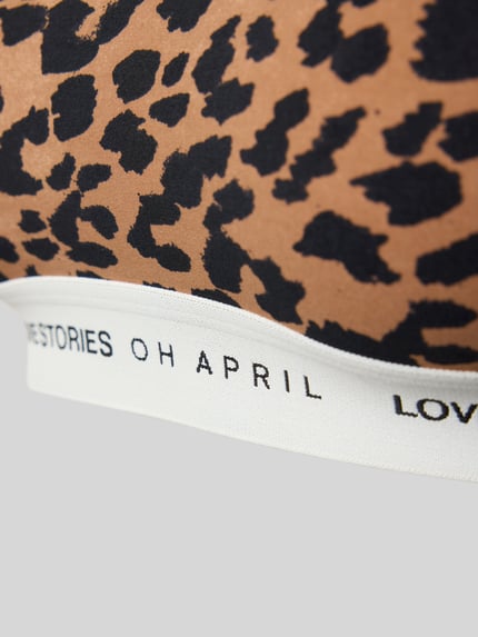 Produktfoto, Bralette mit elastischem Bund - LOVESTORIES X OH APRIL, Leopardenmuster, beiger Grundton, schwarzer Print, elastischer weißer Bund, Material-Mix mit Stretch-Anteil, körpernahe Passform