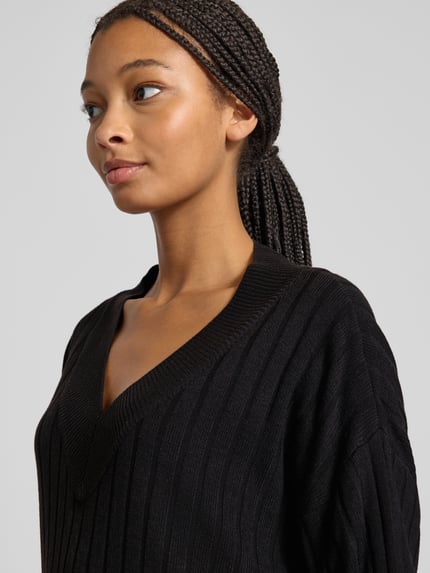 ONLY Fließendes Strickkleid mit V-Ausschnitt Modell 'NEW TESSA' Black 3