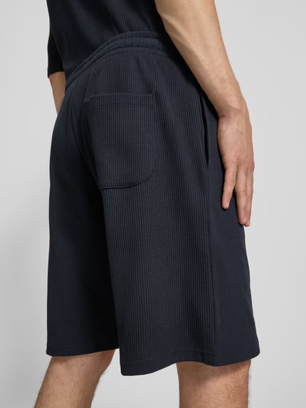 REVIEW Straight Fit Sweatshorts mit Strukturmuster Black 3