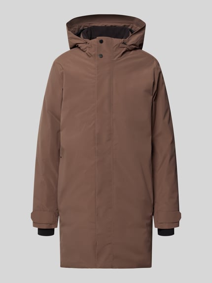 Produktfoto, bruine regular fit parka met capuchon, opstaande kraag, verdekte ritssluiting, mouwsluitingen, Model 'HEKTOR' van Didriksons, Ruglengte maat M 99 cm, schouderbreedte 48 cm, borstwijdte 50 cm, mouwlengte 71 cm