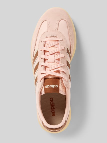 Produktfoto, Sneaker aus Leder-Textil-Mix Modell 'BARREDA DECODE' van adidas Sportswear, afgeronde punt, vetersluiting, rubberzool, hakhoogte maat 40: 5 cm, schachthoogte maat 40: 7 cm, schachtbreedte maat 40: 6 cm, lichtroze met bruine details, mix van leer en textiel.