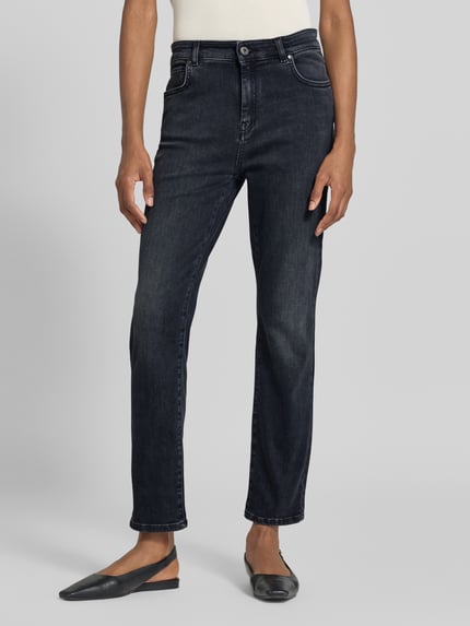 Frauenmodel trägt dunkelblaue Slim Fit Jeans aus Baumwoll-Mix Modell 'LANA' von Weekend Max Mara, Damen Slim Fit Jeans, Nahaufnahme Oberkörper.