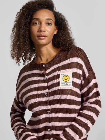 ONLY Regular Fit Strickjacke mit Herzpatch Modell 'MAILEY' Schoko 3
