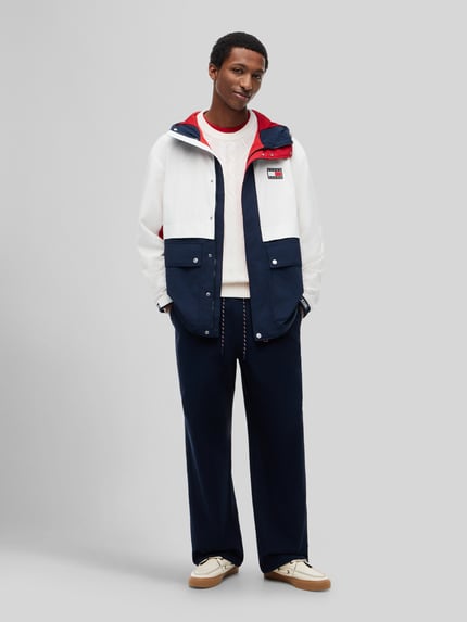 Tommy Jeans Regular Fit Jacke aus Nylon mit Logo-Patch Marine 1
