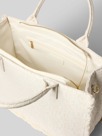 Productfoto, Handtasche mit Label-Stitchings Modell 'SHYLA' van VALENTINO BAGS in crème met goudkleurige ritssluiting, hoofdvak, korte hengsels, verstelbare schouderband, franjes, ritszak binnenin, breedte 41 cm, lengte 31 cm, diepte 17 cm, bandlengte 110 cm