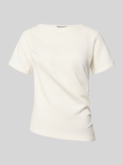 Produktfoto, T-Shirt in asymmetrischer Form Modell 'Helle' von My Essential Wardrobe in Creme, weicher Material-Mix mit Drapierungen, Rundhalsausschnitt.