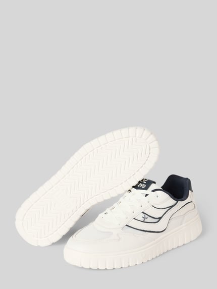 Produktfoto, Sneaker aus Leder-Textil-Mix Modell 'TORO WAVE' von Lloyd für Herren, weiß mit dunklen Details, runde Spitze, Schnürung, strukturierte Gummisohle, Schafthöhe 7 cm, Schaftweite 10 cm, Absatzhöhe 4 cm.