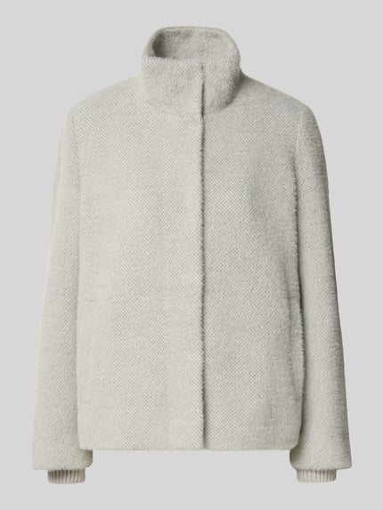 Produktfoto, Regular Fit Jacke mit Strukturmuster von COMMA in hellem Beige, Stehkragen, elastische Ärmelabschlüsse, strukturierte Oberfläche