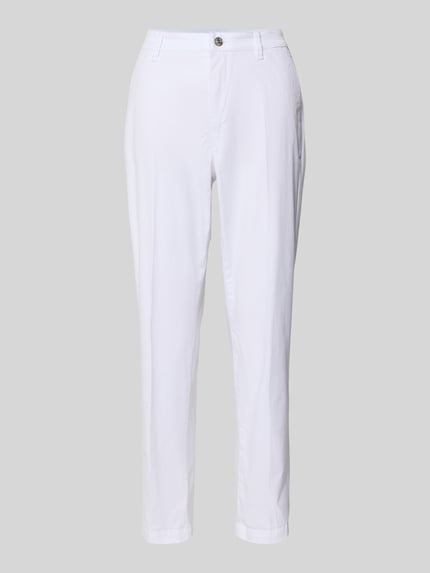 Produktfoto, Chino mit Eingrifftaschen von MAC aus weißem Baumwoll-Elasthan-Mix, Regular Fit, sichtbare Bund- und Gesäßtaschen, glatte Struktur.