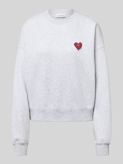Produktfoto, Sweatshirt mit Motiv-Print Modell 'Nina' von OH APRIL aus Baumwoll-Mix in Hellgrau mit Rundhalsausschnitt, Relaxed-Fit.