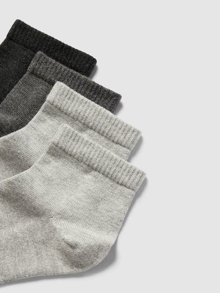 Produktfoto, Socken mit Label-Detail im 4er-Pack Modell 'Quarter' von s.Oliver RED LABEL aus Baumwollmischung mit Stretch-Anteil, unifarbenes Design, elastische Bündchen.